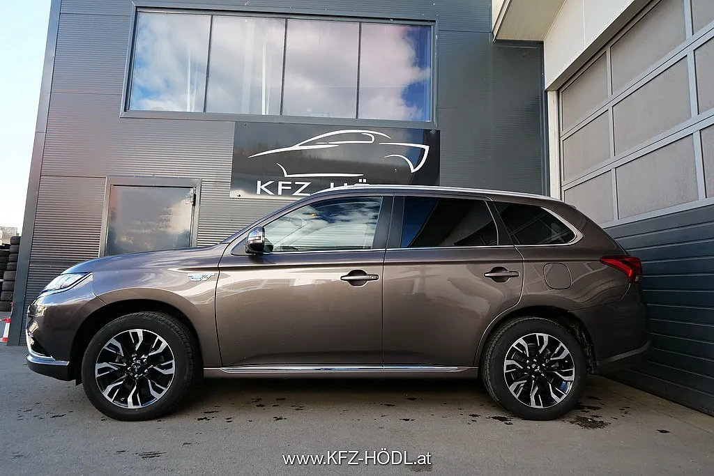 Mitsubishi Outlander 2,4 PHEV Business Connect Image 6