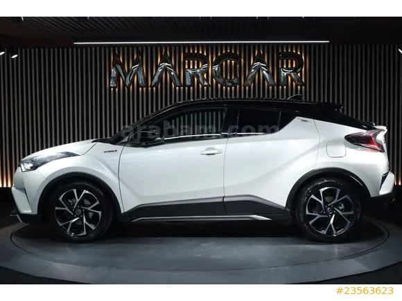 Toyota C-HR 1.8 Hybrid Dynamic Image 4