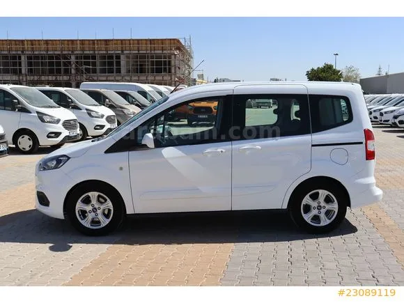 Ford Tourneo Courier 1.5 TDCi Delux Image 2